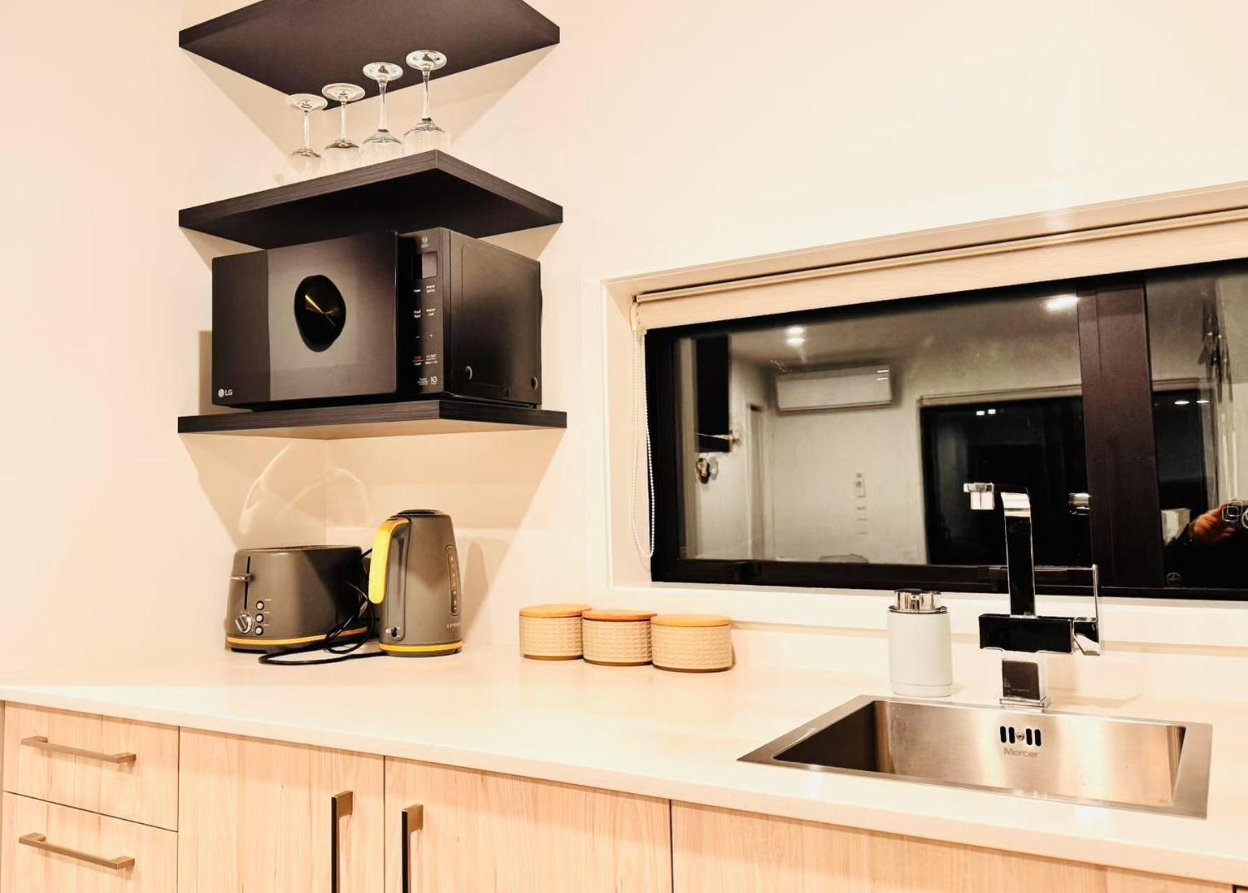 Elite Escape-luxury Townhouse Center, Chc Apartment